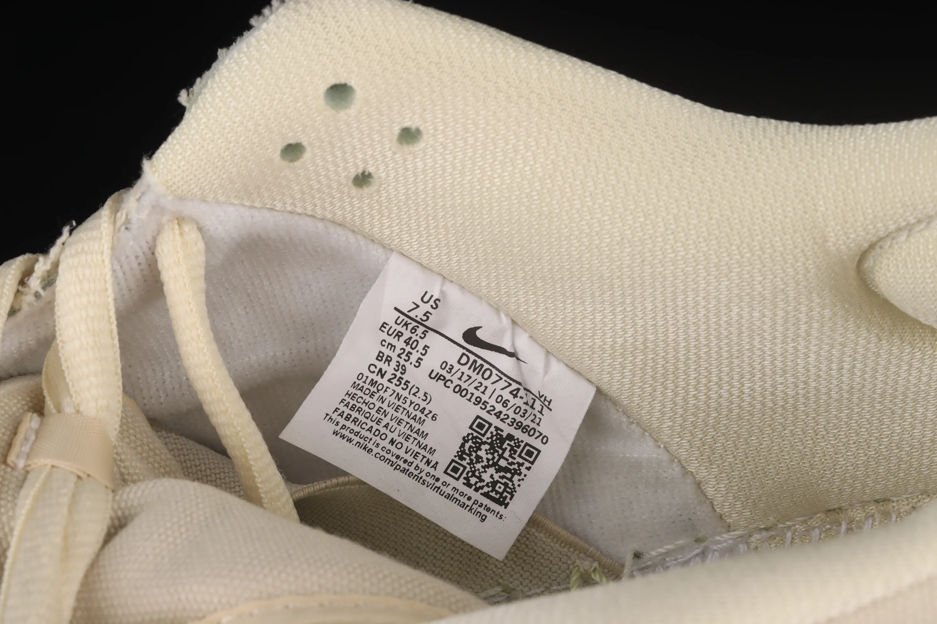 All categories Nk SB Dunk Series Nk SB Dunk Low low-top sneakers F version Nk SB Dunk Low "Mummy" "Mummy" luminous SB smashing backboard fashion casual sneakers DM0774-111